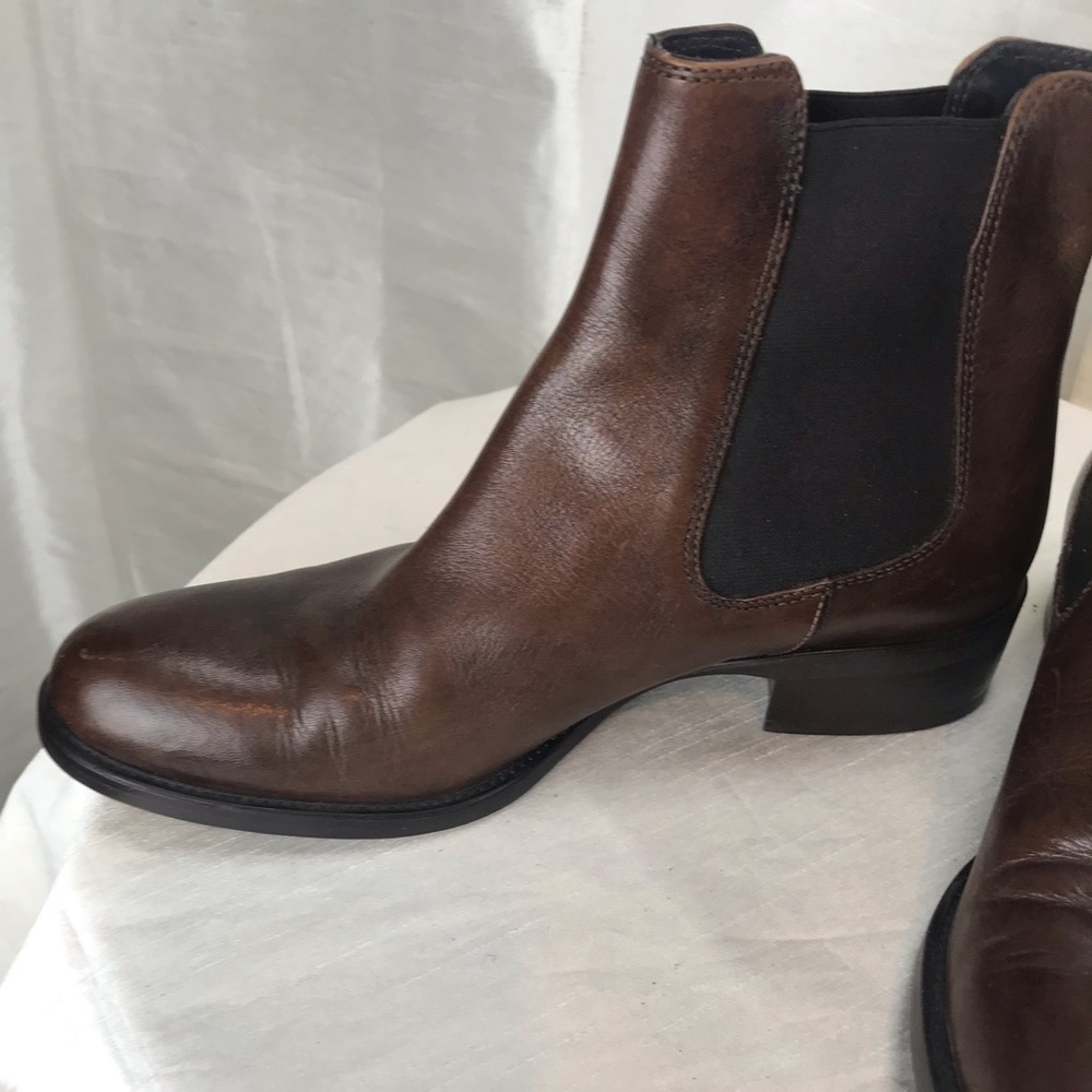 BROWN’S women booties sz 6